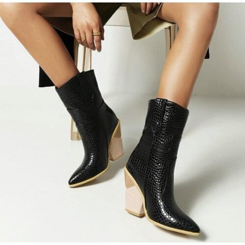 2021 Ladies Mid Calf Boots Fashion Slope Heel Slip On Loose Large Size Womens Shoes Four Seasons Stone Pattern PU Short Boots