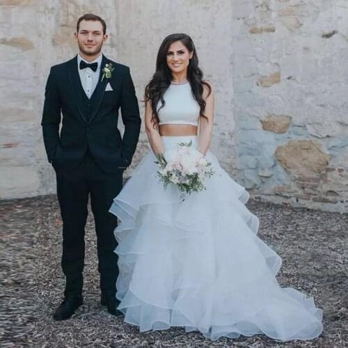 2020 Simple Two Piece Wedding Dresses Scoop Neck Sleeveless Tiered Organza Country Bridal Dresses Elegant Wedding Gowns