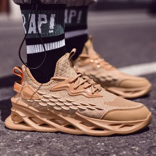 2020 Size 39-46 Lightweight Sneakers Men Mesh Breathable Running Shoes for Men Sports Shoes Comfortable Sneakers Athletic Shoes