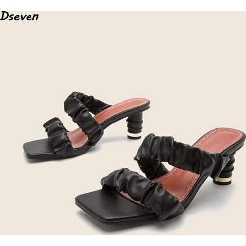 Summer New Style Mid-heeled Retro Open Toe Outside Sexy Women Sandals Classic Fashion Folds Square Toe Ladies Slippers Hot