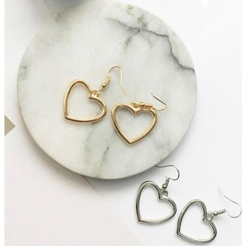 New Sales Korea Sweet Hollow Geometric heart-shaped Love Earrings Cute Gold Color Heart Stud Earrings For Women Party Earrings