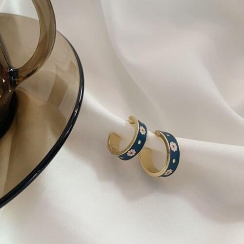 2020 New Classical Vintage Enamel Small Daisy Flowers Geometric Circle Earrings For Women Girls Party Jewelry Earrings Gifts