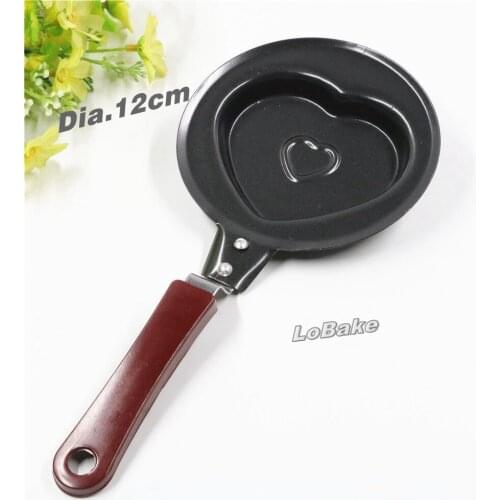 New arrivals diamerter 12cm mini nonstick heart shape egg fry pan omelette fried mold with wooden handle breakfast cooking tools