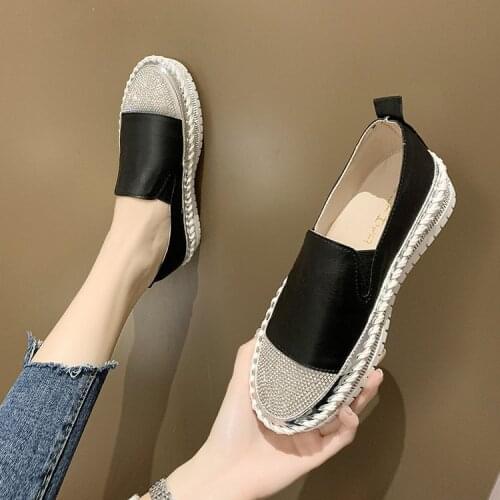 Women Flat Shoes Slip on Loafers Rhinestones Crystal Bling Platform Shoes Fashion Sewing Ladies Shoes Summer Beach Sandals