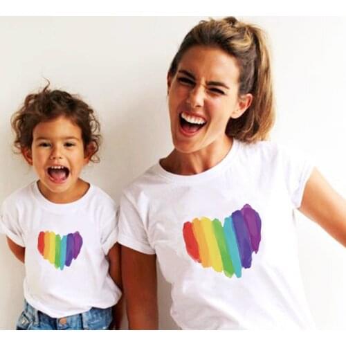 Mom and Dad Rainbow Heart T-shirt Childrens Cute Family Matching Clothes Mothers and Womens T-shirt Tops