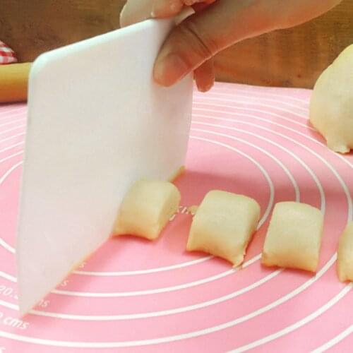 High Quality Cream Smooth Cake Spatula Baking Pastry Tool Dough Scraper Kitchen Butter Knife Dough Cutter Practical Color Ramdom