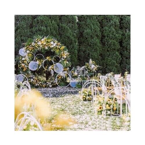 The new type of wedding props road rainbow road tieyi geometric arch stage wedding colorful road