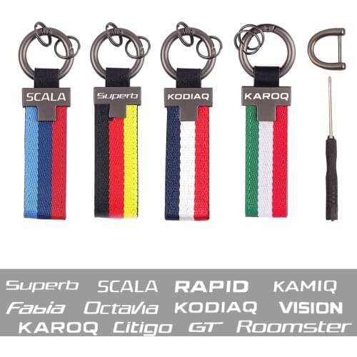 Carabiner Tricolour flag Car leather keychain For Skoda Citigo Fabia Kamiq Karoq Kodiaq Kushaq Octavia Rapid Roomster Scala Yeti