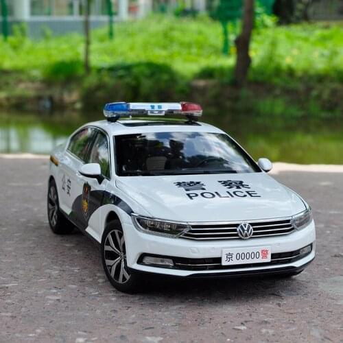 Original factory authentic 1:18 VW Magotan Passat police version car model B8 2017 Static Simulation alloy car models
