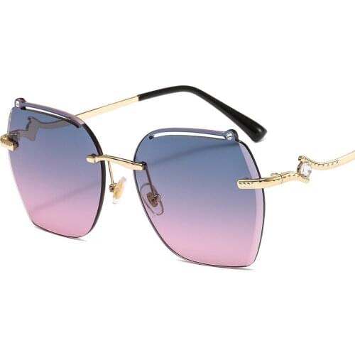 New Elegant Fashionable Ladies Frameless Trimmed Sunglasses Large Frame Personality Hollow Diamond Show Catwalk Glasses