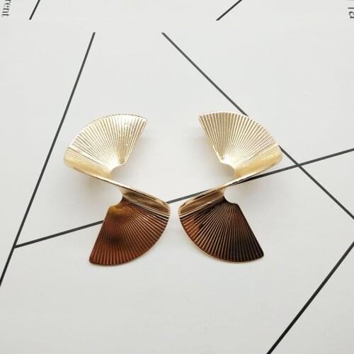 Exaggerated texture, fashionable temperament, Celebrity Street photo, geometric retro court metal earrings, female f68-2