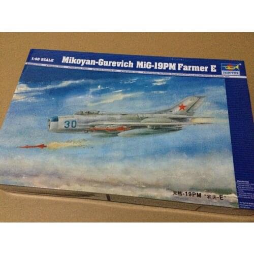 Trumpeter 1/48 02804 Mikoyan-Gurevic​h MiG-19M Farmer E