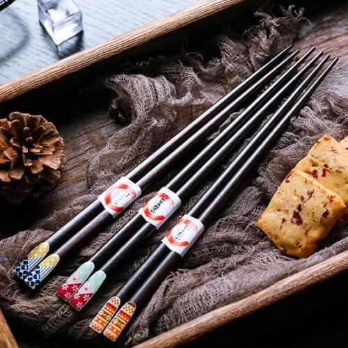Household chopsticks high temperature resistant non-moldy practical wooden chopsticks 1 pair of family non-slip chopsticks