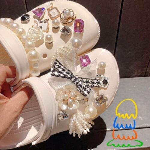 Luxury Croc Charms 2021 New Brand Croc Charms Designer Fashion Shoe Charms Vintage Shoe Decoration Shoe Accessories for Girls