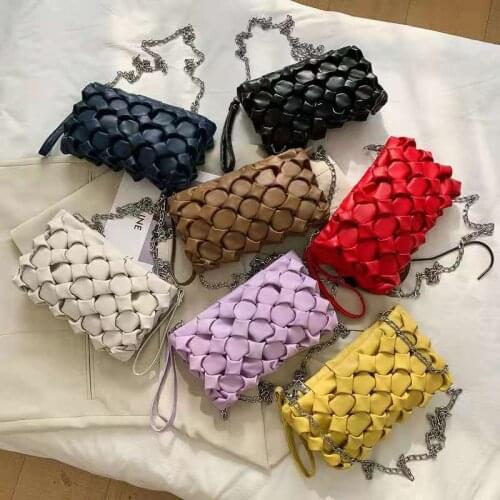 2020 New design solid color fake weave pu leather silver chain women shoulder handbags fashion crossbody cloud bag