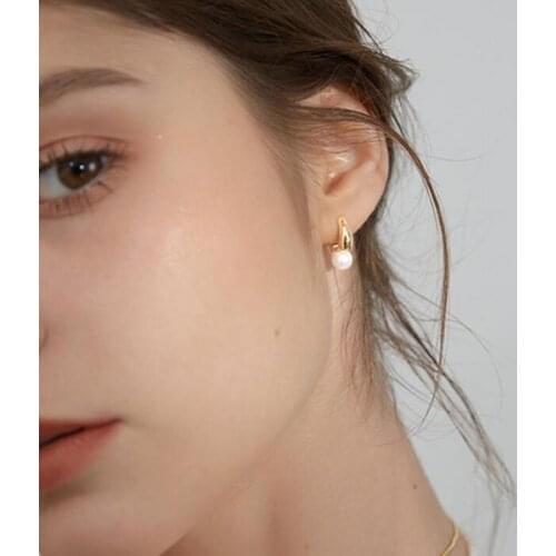 Elegant Fashion Metal Copper Artificial Pearl Hoop Earrings for Women Round Party Wedding Gold Plated Earrings Jewelry