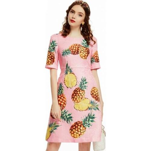 The new spring and summer 2017 European high-end womens short sleeve jacquard printed pineapple slim dress