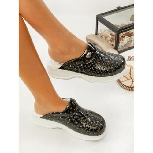 2021 Women Medical Clogs Thick Platform Floor Flat Shoes Home Bathroom Non-slip Nurse Doctor Dentist Surgical Slippers Comfort