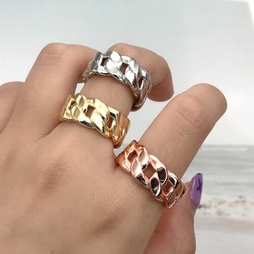 New Jewelry Creative Twisted Design Minimalism Golden Rings Womens Punk Geometric Ornaments Factory Wholesale Outlet
