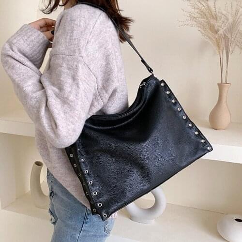 2019 Handbags Womens Shoulder Messenger Bag Womens Casual Tote Bag High Quality Artificial Leather Lady Rivet Messenger Bag