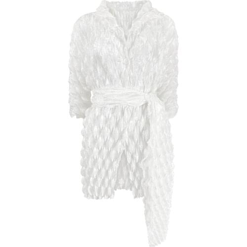 天裴褶皱 Women's White Jackets