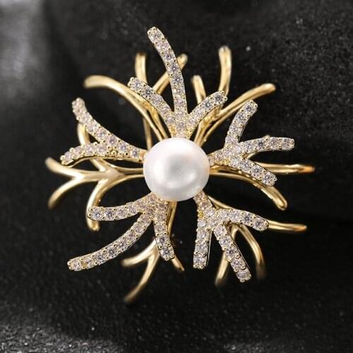 2021 New Design Koreal Style Elegant Coral Shape Brooch With Pearl High Quality Sparkling Cubic Zirconia Womens Brooch Jewelry