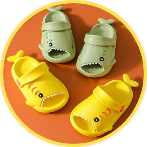 New Childrens Slippers Boys And Girls Baby Hole Shoes Cartoon Beach Non-slip Sandals Shark 1-3 Years Old пляжные тапочки