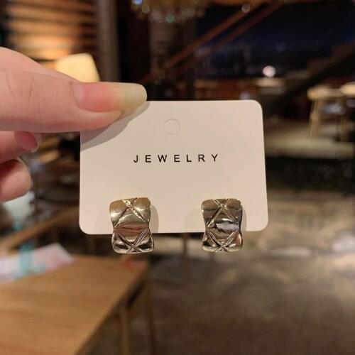 Origin Summer Temperament Rhombus Plaid Wide Dangle Earring for Women Textured Silver Color Metallic C Shape Earring Jewelry