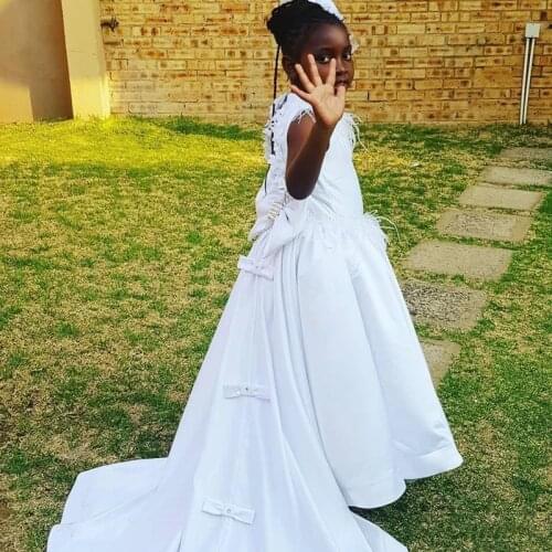Flower Girls Dresses For Weddings Lace Applique Illusion Neck Beaded Hollow Back Floor Length Kids Birthday Girl Pageant Gowns