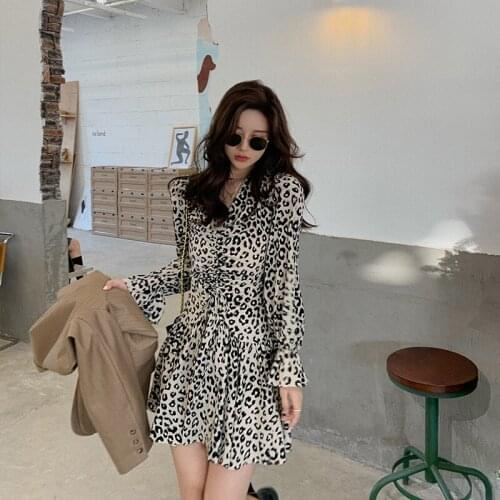 Retro style high waist V-neck ruffled leopard short Dress 2021 new French floral chiffon Dress female spring sexy pleated Dress
