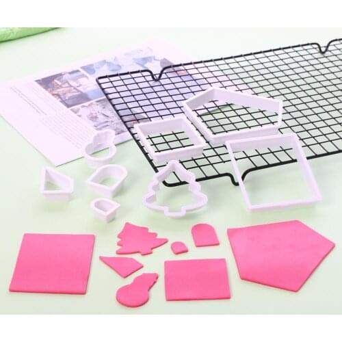 8pcs/set Snow House Cake Cutter Mold Christmas Fondant Chocolate Decorating Plastic Mould Baking Tools