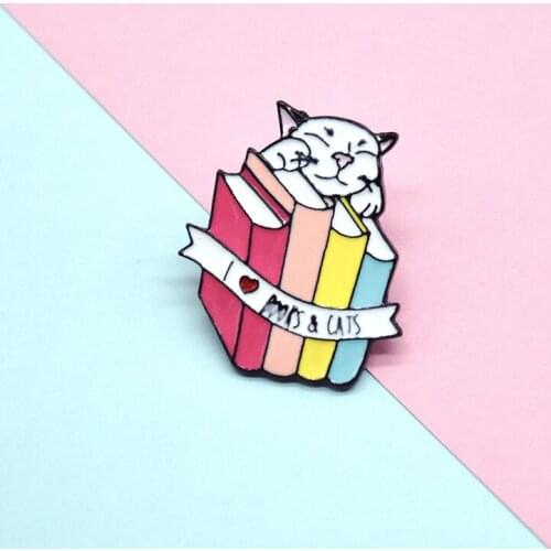 Fashion new cartoon creative enamel brooch I love reading cat fun cute badge child friend gift clothes lapel jewelry gift