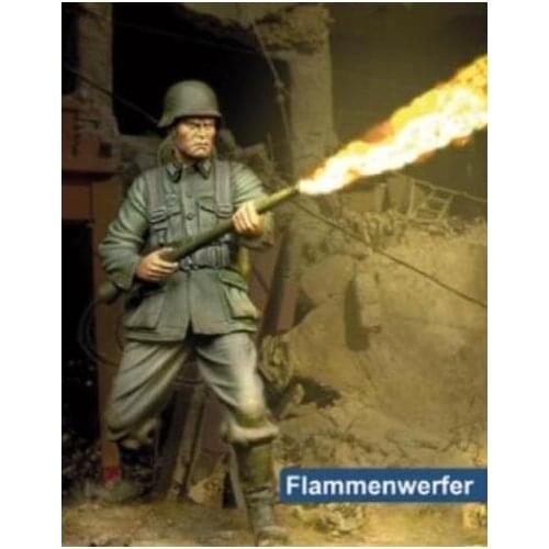 New Unassembled 1/24 75MM Spray fire soldier (WITH BASE ) Resin Kit DIY Toys Unpainted resin model