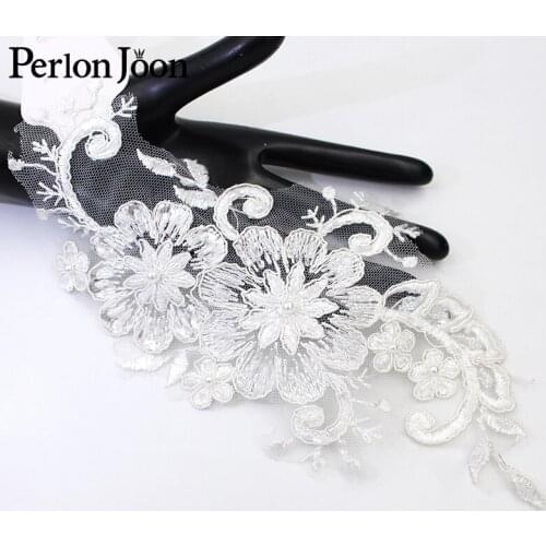 1PC Hand-stitched beads Sequins rhinestone decoration white flower lace appliques sewn on wedding dress patch accessories WH013