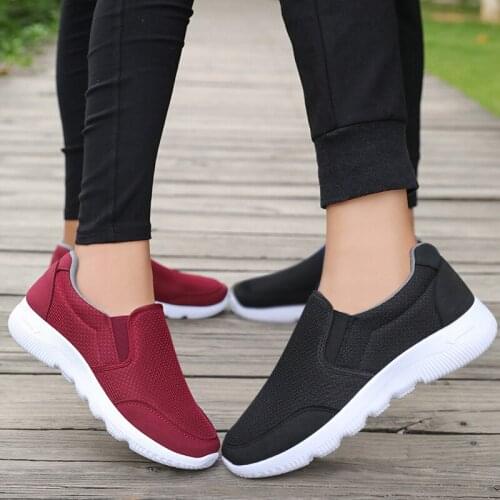 New Women Light Casual Sneakers Outdoor Slip-On Men Casual Shoes Plus Size Loafers Non-Slip Mum Shoes Tennis Feminino Sapatilha