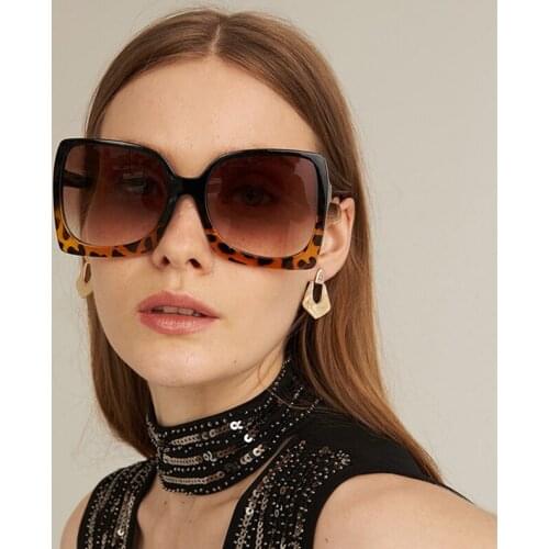 New Fashion Oversized Women Gradient Sun Glasses Brand Designer Plastic Female Big Frame Sexy Eyewear UV400 Unisex Shades