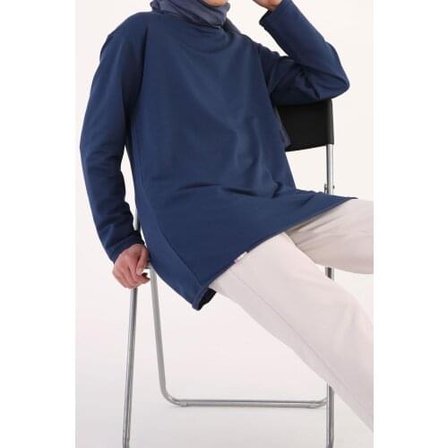 Crew-Neck Basic Sweatshirt