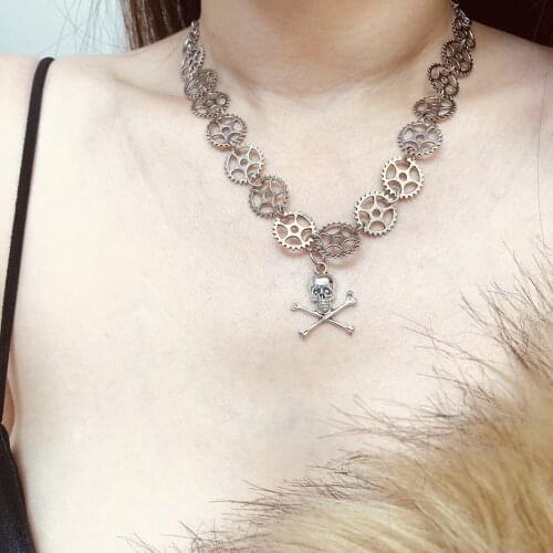 Harajuku collar bone chain retro short chain neck chain simple street personality gear chain skeleton pendant necklace