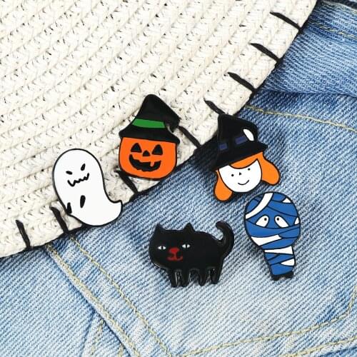 Halloween Enamel Pins Ghost Pumpkin Witch Brooches Funny Black Cat Badge Denim Jeans Shirts Lapel Pins Party Gift for Friends