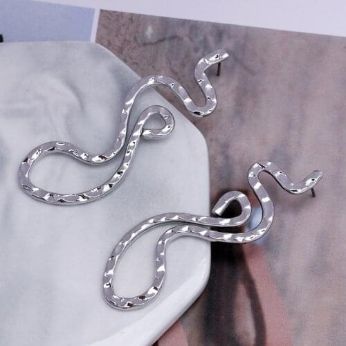 Creative Serpentine Curved Stud Earrings for Women Vintage Punk Twisted Earrings Statement Ear Jewelry Brinco Wholesale