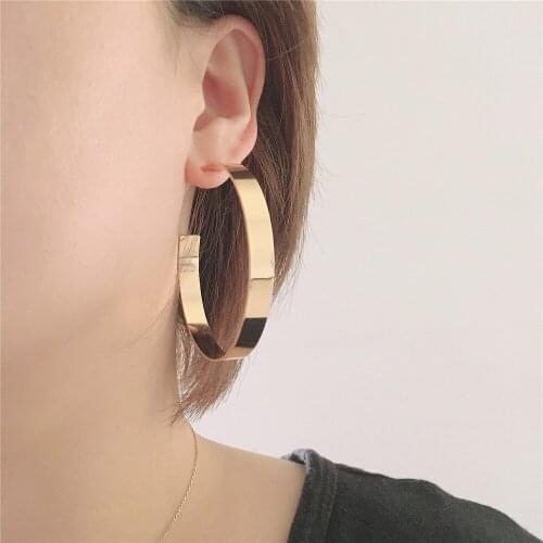 Casual Gold Color Plating 7mm Wide Plating Curved Hoop Earrings For Women Girl Daily Simple Basic Item Decoration Accessory