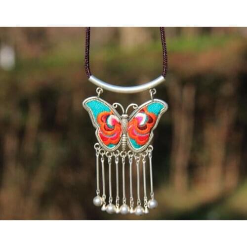 Embroidered old embroidered Pendant Silver Necklace with random color