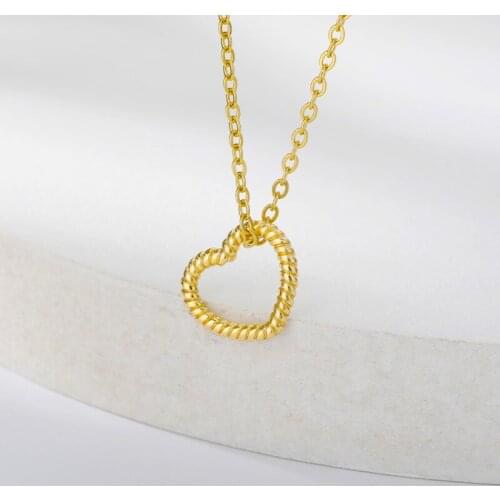 Vintage Heart Necklace For Women Stainless Steel Hollow Heart Charm Choker Pendant Necklaces Jewlery GIft Bijoux Femme Collar