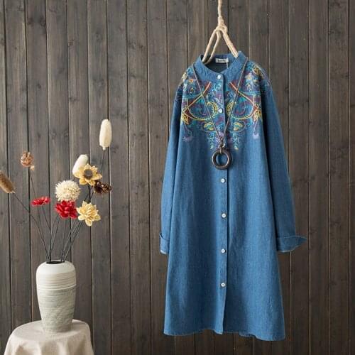 Spring 2021 Womens New Fashion Denim Shirt Art Fan Embroidery Mid-length Loose Large Size Wild Straight Denim Jacket s606