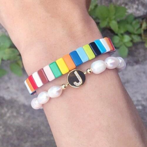 2020 New Style Top Natural Pearl Letter Bracelet Women Initial 26 Alphabet Charm Rainbow Bracelet Luxury Letter Name Pearl Jewel