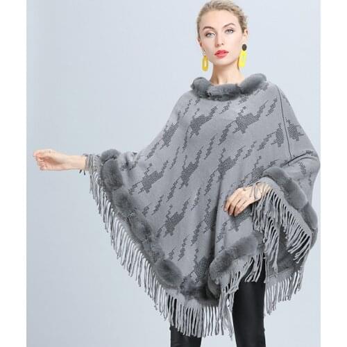 Fashion Tassel Poncho Women Winter Warm Capes Cloak with Fur 2020 New Female Pullover Winter Coats Loose Cape for Women Ponchos