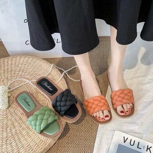 New summer Indoor Woven Leather Slippers Women Closed toe Sandals Female Outdoor Beach Casual Square heel Flat Flip flop