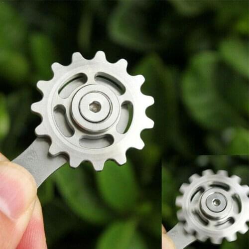 1PC Fingertip Toys Gyro Sprocket Flywheel Fingertip Spinner Chain Toy Gifts Kids Metal Spinner Christmas Gear Fidget J5B3