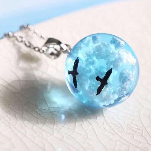 Creative Transparent Luminous Resin Round Ball Pendant Necklace Women Men Fashion Blue Sky Clouds Birds Necklace Jewelry