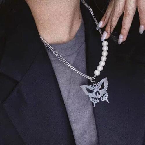 INS Butterfly Pearl Necklace European and American Retro Same Style 90S Cool Girl Butterfly Clavicle Chain